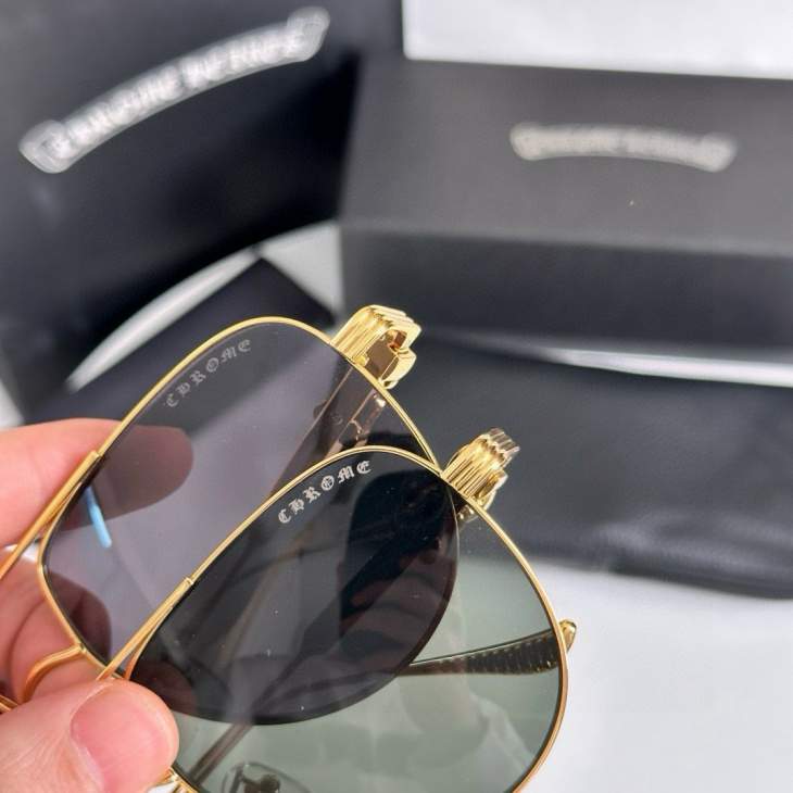 Picture of Chrome Hearts Sunglasses _SKUfw70121003fw